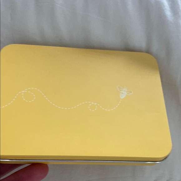 Free with purchase of any paid item. Burt’s Bees yellow tin with 🐝 bee. - Picture 6 of 13